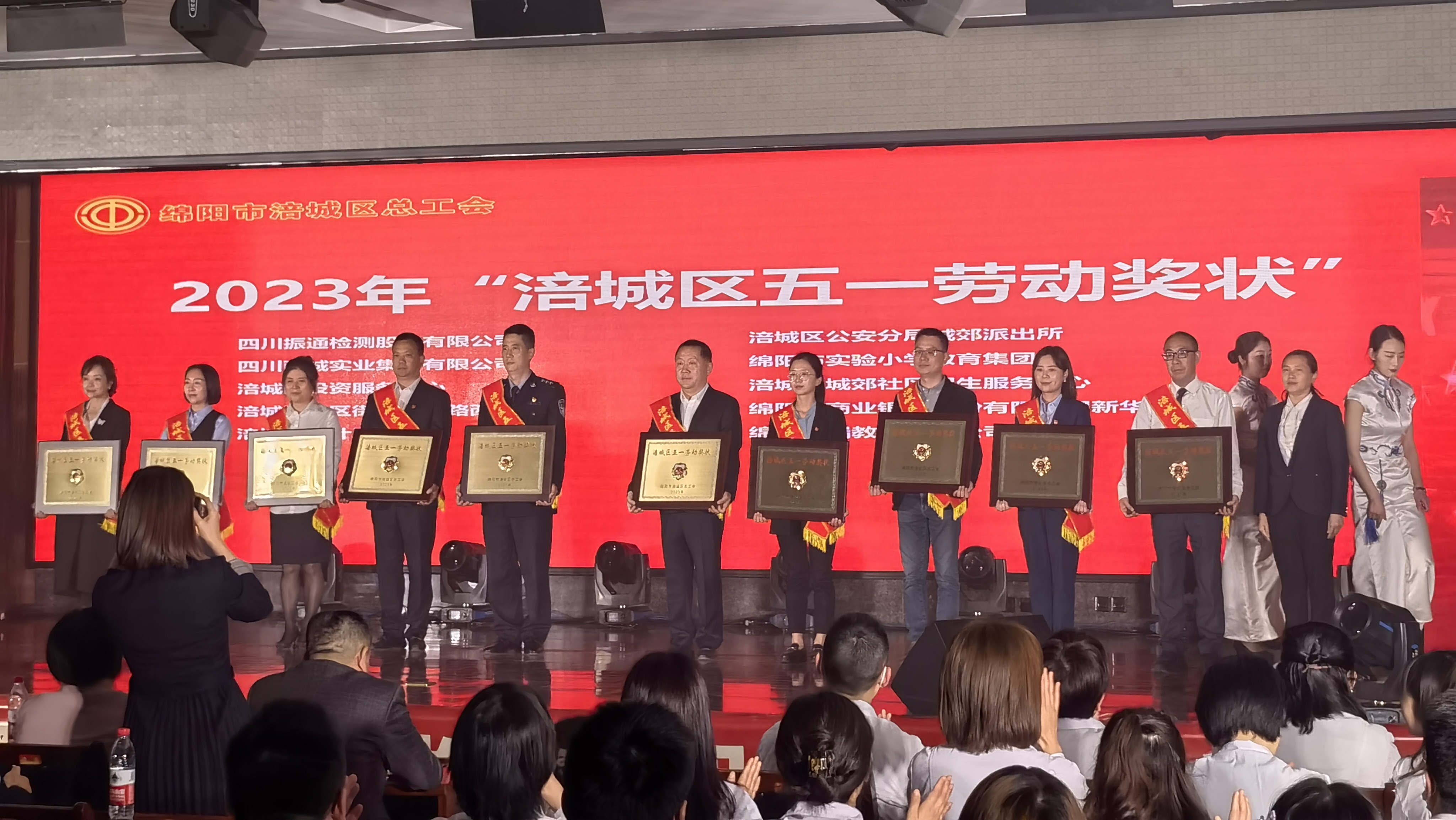 e6032a48567552bd961d44f4ecce68d e6032a48567552bd961d44f4ecce68d